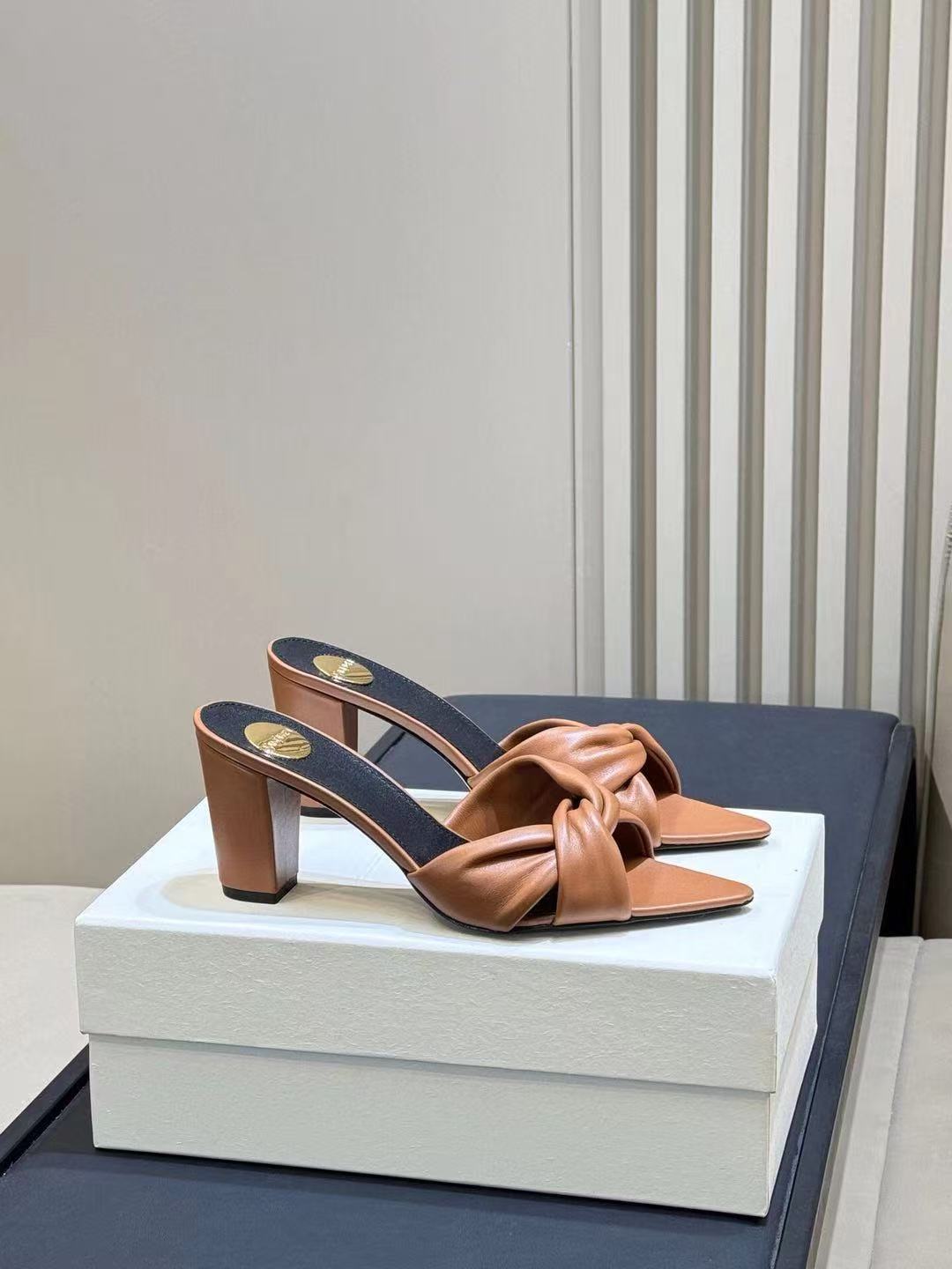 26S KNOTTED MULE HEELS IN TAN LAMBSKIN LEATHER